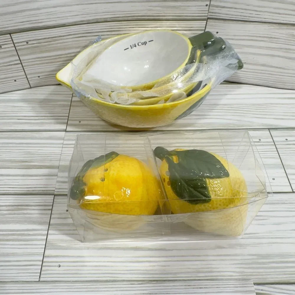 NWT 4 LEMON MEASURING CUPS AND SALT & PEPPER CERAMIC‎ SHAKER SET